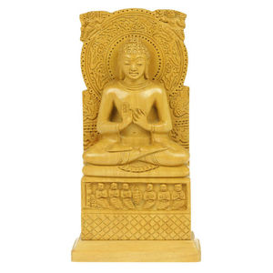 Meditierender Buddha auf Podest