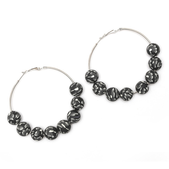 Ohrhänger mit schwarz-weißen, handgemachten Perlen aus Fimo