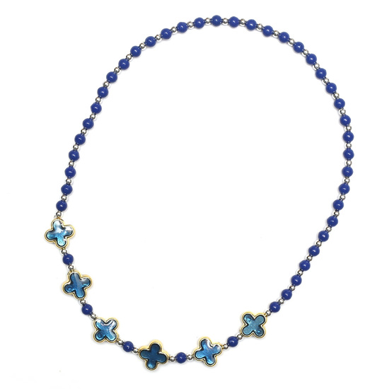 Elastische Kinderhalskette mit marineblauen Perlen und Acrylblumen