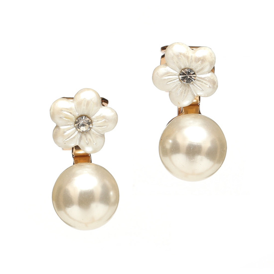 White flower with round faux-pearl clip on earrings...